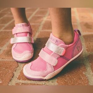 New in box Plae Ty girls youth kids pink sneaker shoes sz 2